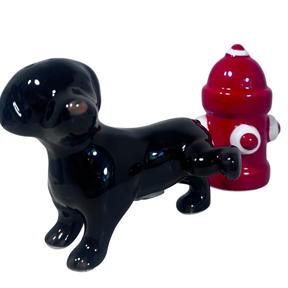 Shakers Salt Pepper Pier One Black Dog Urinating on Red Fire Hydrant‎ Ceramic